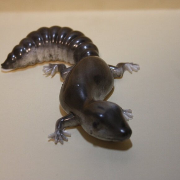 Resin Salamander Figurine Trinket ,Mixed Color Unique - Picture 4 of 4